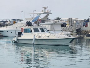 24 Hours Yacht Stay for Couples
